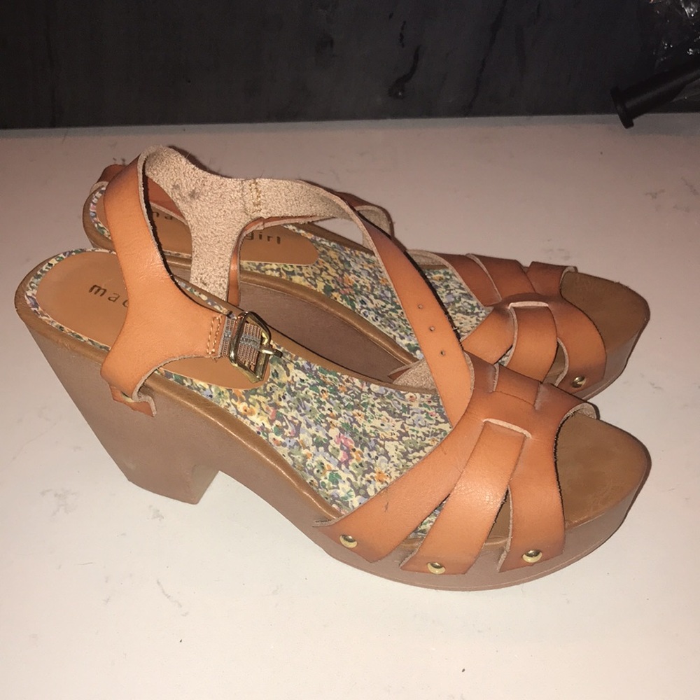 Sandals - Picture 2 of 4